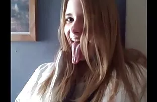 XXX மாரூசியா அவள் வாயை எடுத்து கழுதையில் கொடுக்கிறாள்