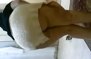 XXX லுடா தனது காதலனால் பிடிக்கப்படுகிறாள்