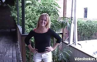 XXX சிவப்பு ஹேர்டு பவுன்சர்