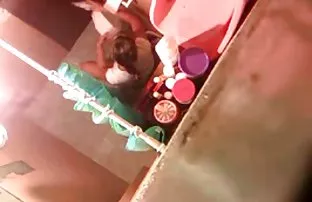 XXX நிர்வாண நிர்வாணிகள் குளித்து சூரிய ஒளியில்