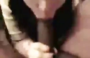 XXX நிர்வாண முலாட்டோ ஒரு சிற்றின்ப மசாஜ் மூலம் வழுக்கை மகிழ்விக்கிறது