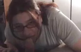 XXX குளியலறையில் என் பணிப்பெண்ணை கடினமாக்குங்கள்