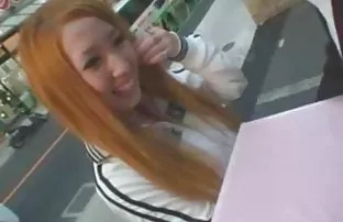 XXX பிரகாசமான பொன்னிறம் ரசிக்கிறது