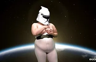 XXX இந்த அழகான கன்னி இப்போது கிழிந்துவிடும்