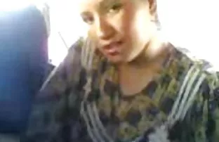 XXX புத்திசாலித்தனமான அழகி, தீராத பொன்னிறம் மற்றும் ஒரு டிக்