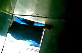 XXX அரபு பெண் ஒரு வெள்ளை டிக்கின் அழுத்தத்தில் அலறுகிறாள்