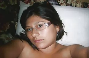 XXX நீண்ட கூந்தலுடன் அழகான அழகி