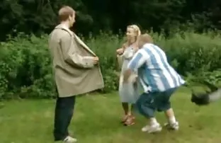 XXX இனிமையான பெண் ஒரு நடிப்பில் வெளியேறினார்