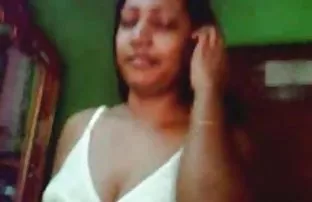 XXX அவரது முதல் ஆபாச நடிப்பில், அவர் அடக்கமாக நடந்து கொண்டார்