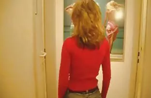 XXX பியர் ஆக்ரோஷமாகவும் உறுதியாகவும் பிரெஞ்சுப் பெண்ணைக் கிழித்தார்