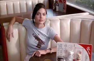 XXX பொன்னிற செவிலியர் விரல்களால் ஈரமான புண்டையைத் தொட ஆரம்பித்தார்