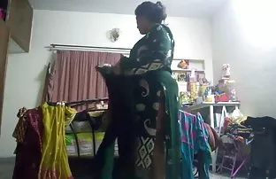 XXX லெகிங்ஸ் மற்றும் துளையிட்ட கண்ட் ஆகியவற்றில் ஜெய் சம்மர்ஸ்