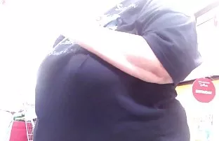 XXX பையன் திறமையான உதடுகளின் விளையாட்டின் கீழ் எழுந்திருக்கிறான்