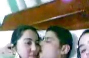 XXX நிறுவனம் குடித்துவிட்டு நடக்கிறது