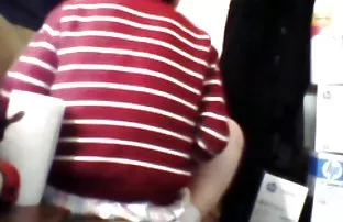 XXX லாரிசா பாடத்திட்டத்தை முடிக்க இகோர் அனுமதிக்கவில்லை, ஒரு கல் போனருடன் அவளை கிழித்து எறிந்தார்