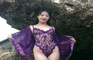 XXX ஒரு உற்சாகமான மனிதன் அந்தப் பெண்ணை அமைதியாக யோகா செய்ய விடவில்லை