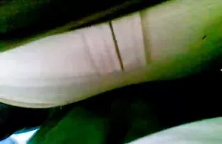 XXX ஒரு பெரிய மென்மையான கழுதை கொண்ட லத்தினா ஒரு நீண்ட ஆணி கொண்ட ஒரு கருப்பு மனிதனை ஈர்த்தது