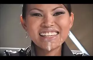 XXX முழுவதையும் விழுங்க முயற்சிக்கிறது