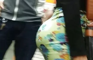 XXX ஷிரிங்கா அவிழ்த்து, நடாஷா உடனடியாக ஒரு தனியா செய்யத் தொடங்கினார்