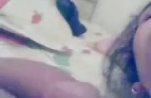 XXX மாமா ஒரு இளம் அயலவரை துன்புறுத்துகிறார்