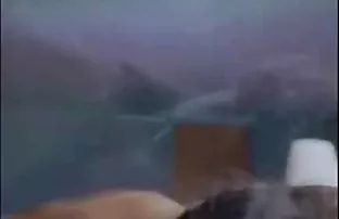 XXX விரல் அவளது புண்டையை மூடிக்கொண்டது