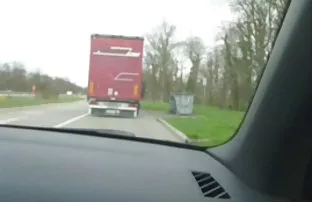 XXX ஸ்னோ மெய்டன் சாண்டா கிளாஸின் ஒரு பெரிய சேவலை உறிஞ்சினார்