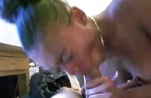 XXX இளைஞர்கள் வியாபாரம் செய்கிறார்கள்