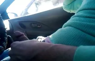 XXX பச்சை குத்தல்களில் மற்றும் பெரிய மார்பகங்களுடன் மெல்லிய முலாட்டோ