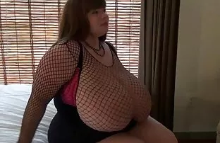 XXX அறிமுகமில்லாத டாக்ஸி டிரைவரின் உறுப்பினரை மகிழ்விக்கிறது