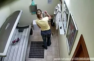 XXX பஸ் நிறுத்தத்தில் நிர்வாணமாக