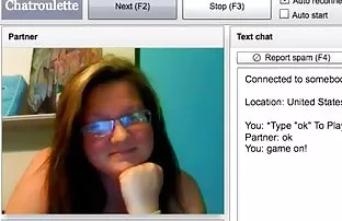 XXX குஞ்சுகள் முழு சத்தமான நிறுவனத்தையும் திருப்திப்படுத்த முடிந்தது