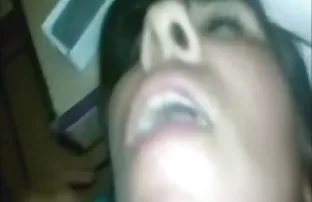 XXX மணமகள் மூன்று பையன்களுடன் ஒரு களியாட்டத்திற்கு ஒப்புக்கொண்டார்