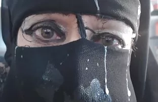 XXX குதத்தில் டில்டோவை இழுக்கிறது