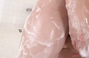 XXX பணத்திற்கான மற்றொரு இளம் சேரி எதற்கும் தயாராக உள்ளது