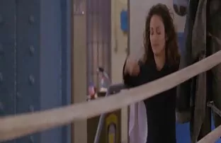 XXX அழகின் கனவுகளை திருப்திப்படுத்தி அவள் கழுதையில் மாட்டிக்கொண்டாள்