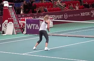 XXX நிர்வாண பெண்கள் பயிற்சிகள் செய்கிறார்கள்