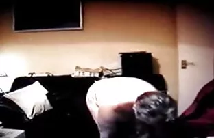 XXX அவர் ஒரு நிர்வாண காதலியை வீடியோவில் சுட்டார்