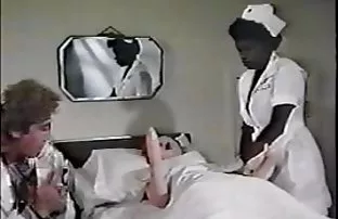 XXX இரண்டாயிரம் யூரோக்களின் பொருட்டு, மாணவர் ஆடை அணிவதற்கு மட்டுமல்ல