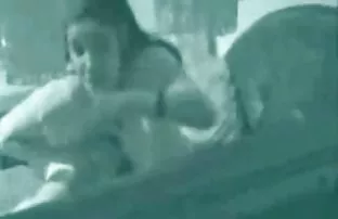 XXX பேன்டிஹோஸில் உள்ள கசச்ச்கா படுக்கையில் சுயஇன்பம் செய்கிறது