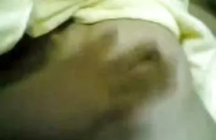 XXX ஏமாற்றுபவர் ஒரு கருப்பு காதலனின் மிகப்பெரிய எல்டாக்கில் உட்காரத் தொடங்கினார்