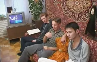 XXX முற்றத்தில் ஒரு பெண்ணை சந்தித்தார்