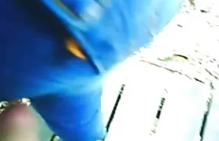 XXX ஒரு கேஸ் மாஸ்க் மற்றும் ஒரு லேடெக்ஸ் சூட்டில், ஒரு ரப்பர் சேவல் மீது ஒரு புண்டை வைக்கிறது