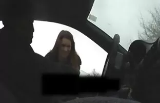 XXX மழை இருந்தபோதிலும், பெண்கள் ஃபக் செய்ய ஓடுகிறார்கள்