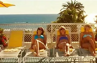 XXX பெண் தாத்தாவை திருப்திப்படுத்துகிறார்