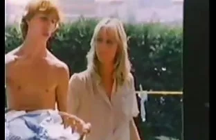 XXX ஒரு கருப்பு அண்டை வீட்டாருடன் கணவரின் பால்கனியில் ஏமாற்றும் பொன்னிற பொன்னிறம்