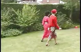 XXX அழகு அனி பிளாக் ஃபாக்ஸ் விழுங்குகிறது