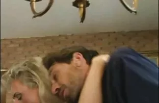 XXX மனிதன் மற்றும் இளம் துளை