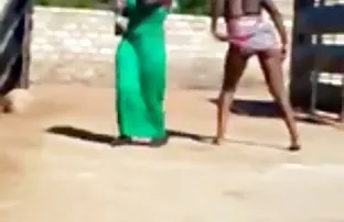 XXX மிகவும் கடினமாக முயற்சி செய்கிறேன்