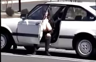 XXX அவள் வருவதற்கு முன்பு கேமராவை இயக்கியுள்ளார்