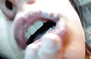 XXX பச்சை குத்தப்பட்ட உடல் மற்றும் அழகான கழுதை